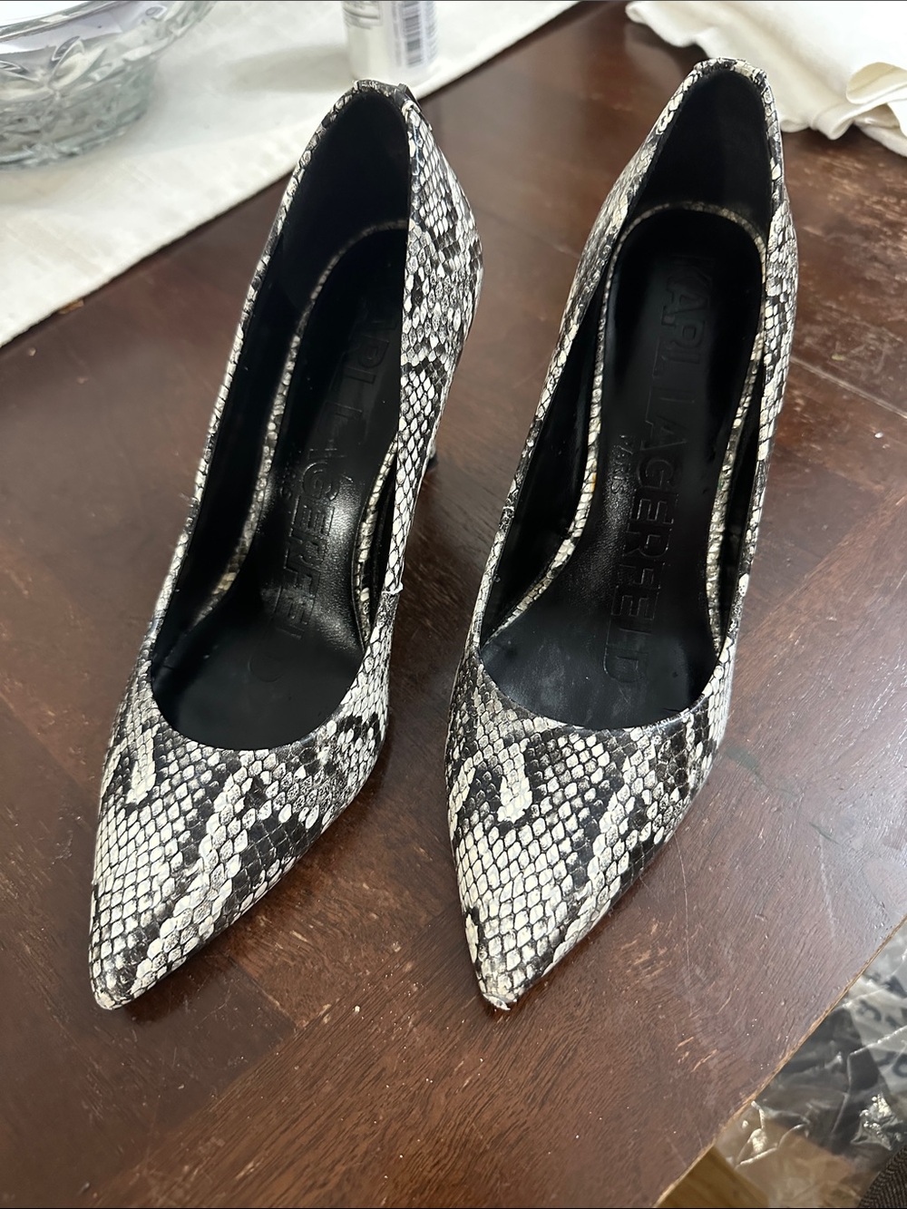 Karl Lagerfeld Black & White Snake-Print Pointed Pumps